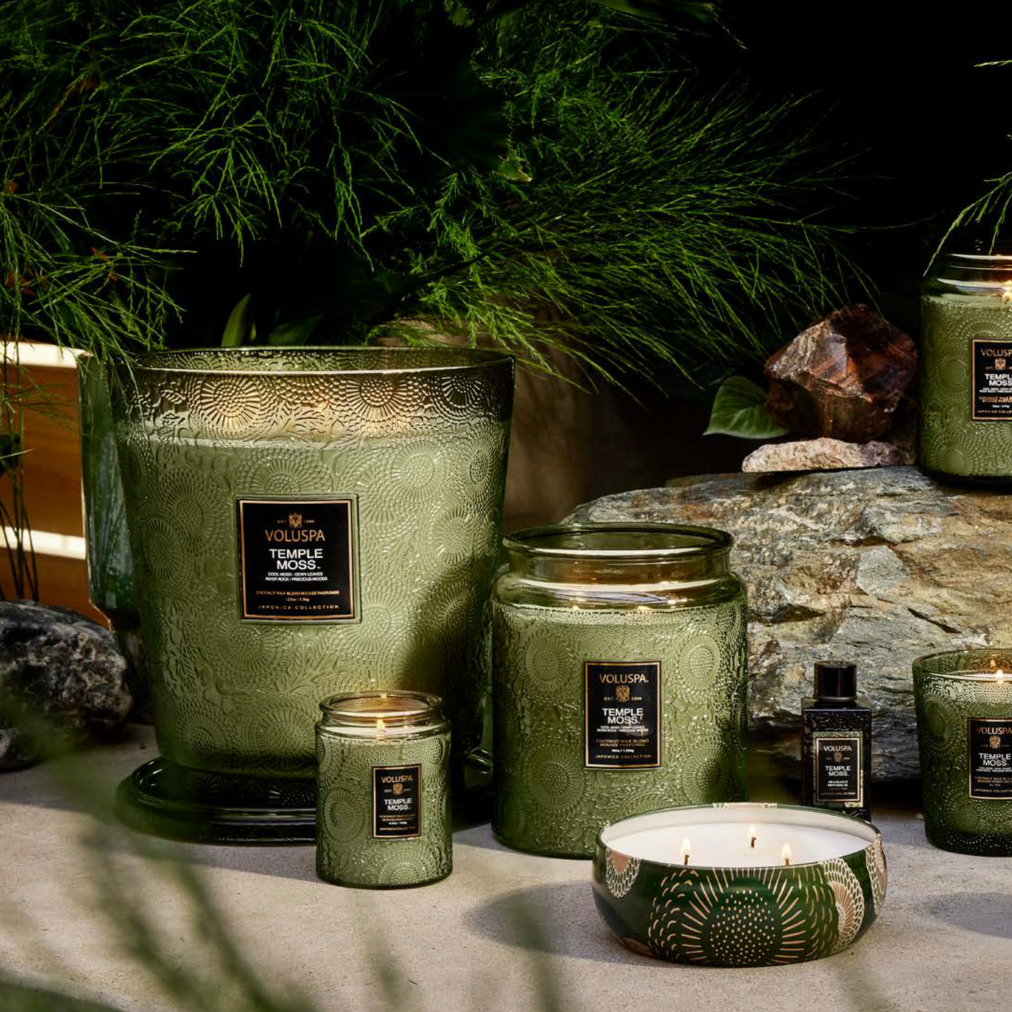 VOLUSPA Temple Moss 250hr Hearth Candle