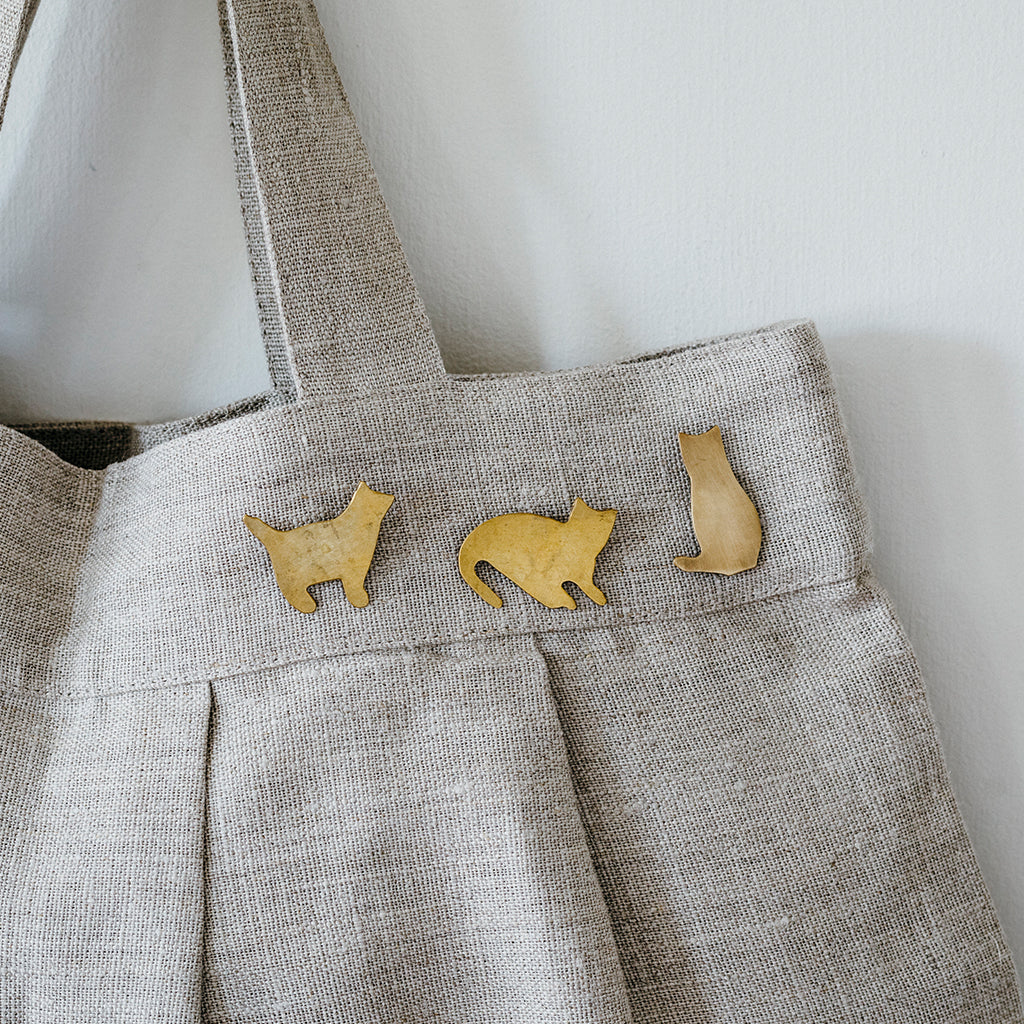 Fog Linen Work Cat Brass Brooch: Goban