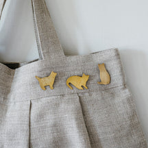 Fog Linen Work Cat Brass Brooch: Oscar