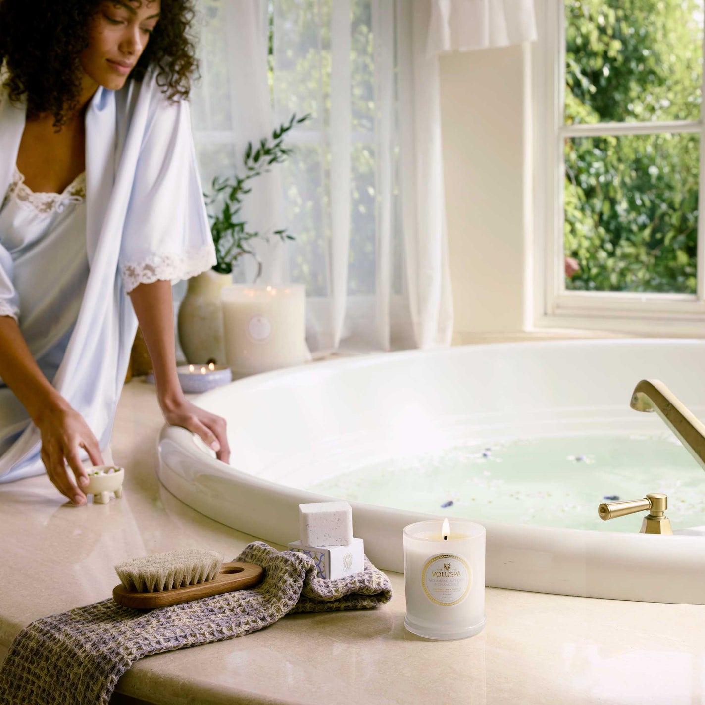 VOLUSPA Mountain Lavender & Chamomile Bath Soak