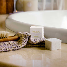 VOLUSPA Mountain Lavender & Chamomile Bath Soak