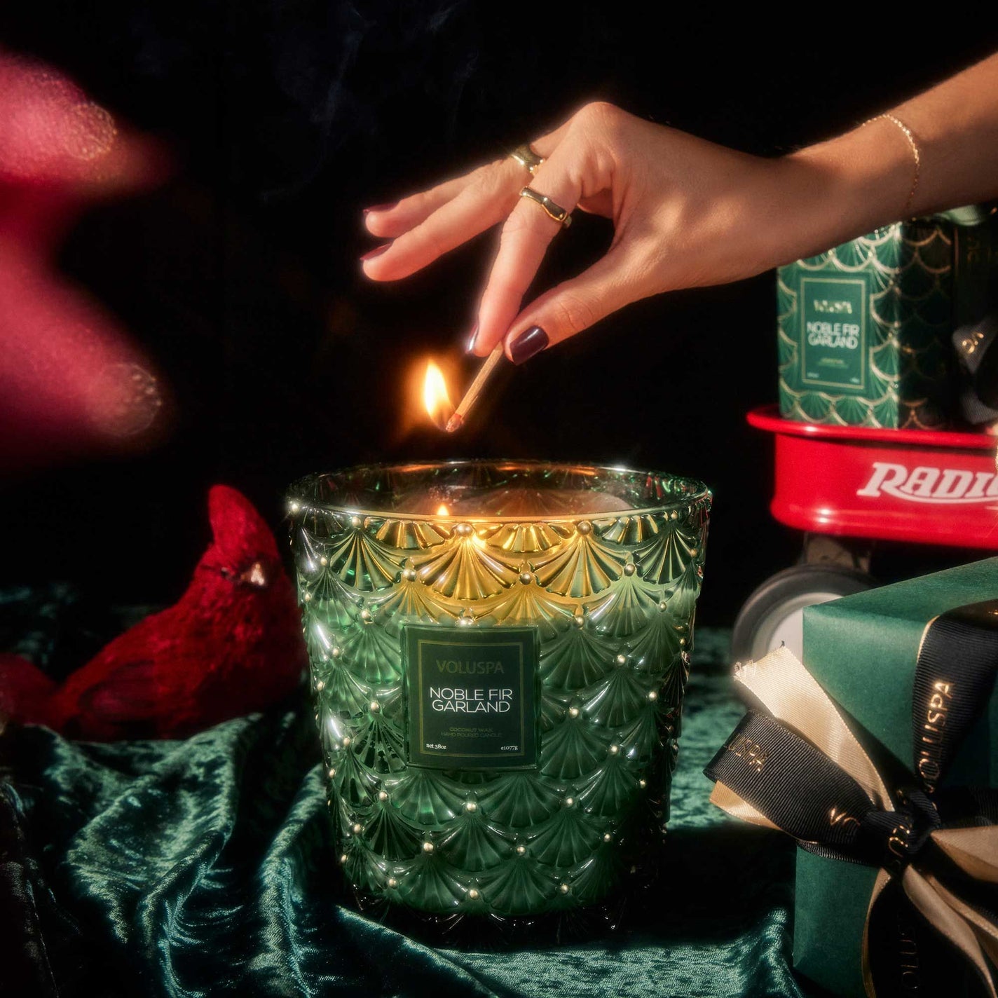 VOLUSPA Noble Fir Garland 3 Wick Hearth Candle