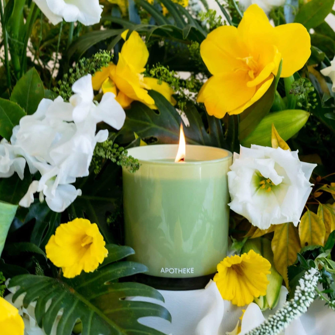 APOTHEKE Saffron Vanilla Classic Candle