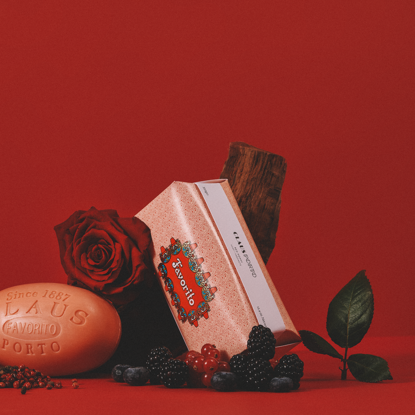 Claus Porto Deco Favorito Red Poppy Soap - 150g