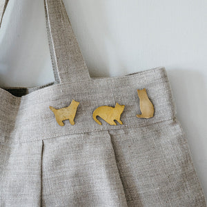 Fog Linen Work Cat Brass Brooch: Oscar