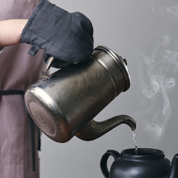 Fog Linen Work Linen Oven Mitten: Black