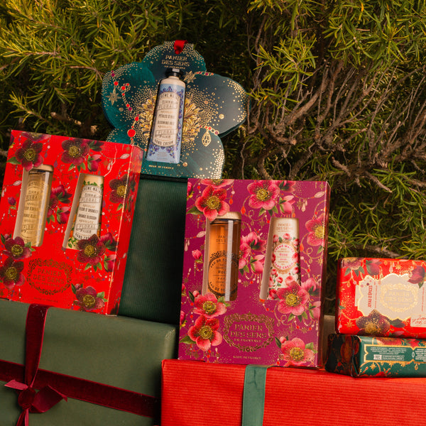 Noel Boxed Ornament Blooming Iris Hand Cream