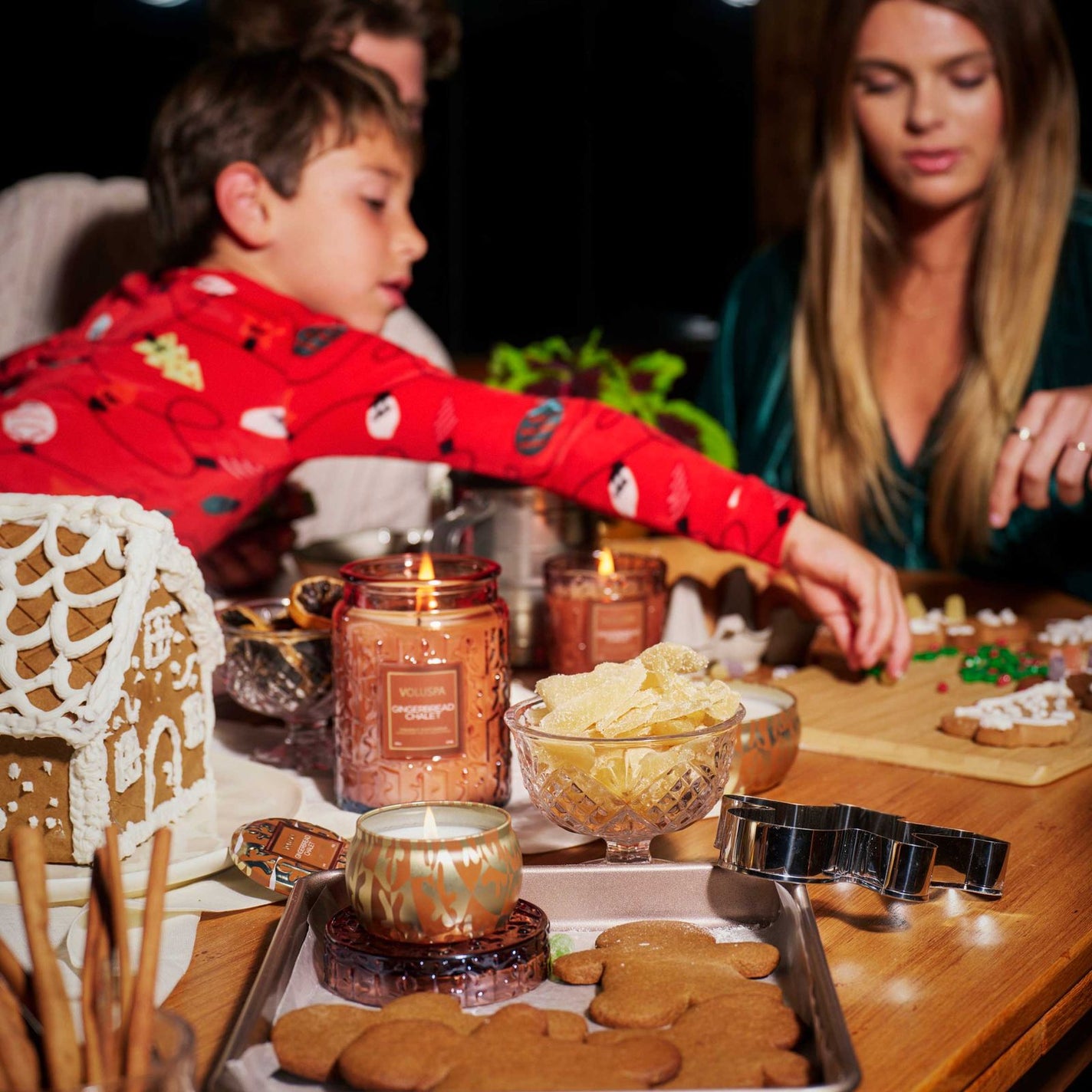 VOLUSPA Gingerbread Chalet Decorative Candle
