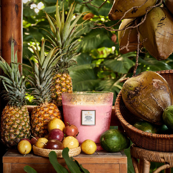 VOLUSPA Nāpali Passion Fruit 250hr/3.5kg Hearth Candle