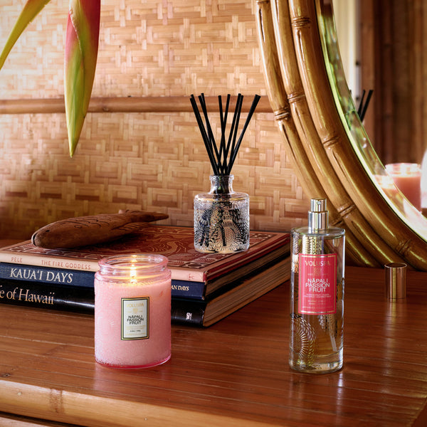 VOLUSPA Nāpali Passion Fruit 50hr Candle Jar