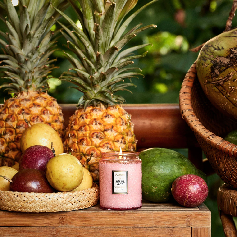 VOLUSPA Nāpali Passion Fruit 50hr Candle Jar