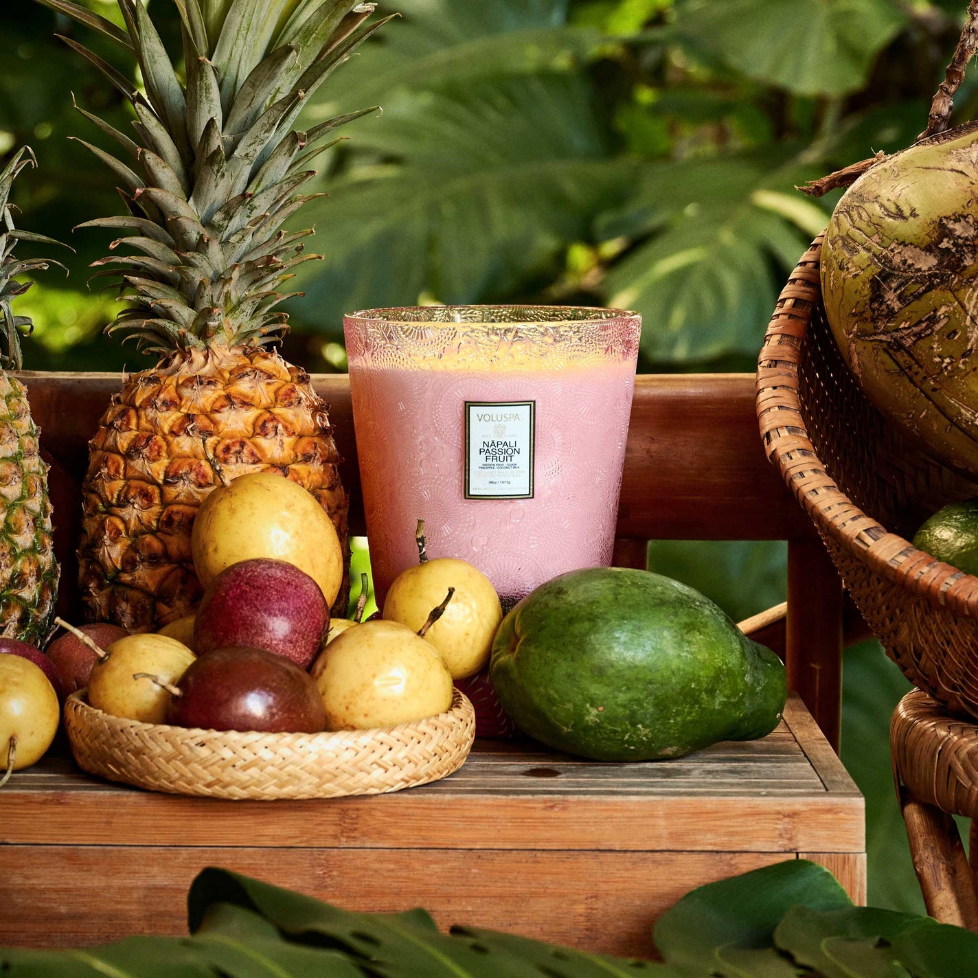VOLUSPA Nāpali Passion Fruit Boxed 3 Wick Hearth Candle