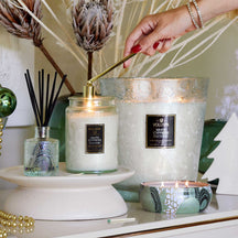 VOLUSPA White Cypress 100hr Candle + Glass Lid