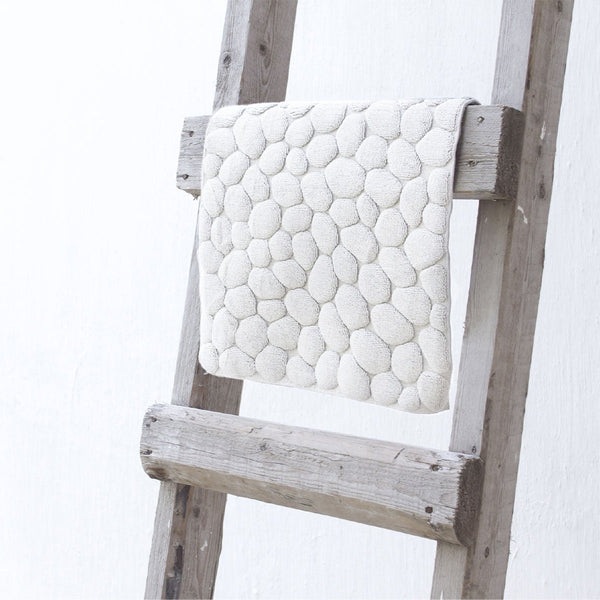 Yoshii Ottaipnu 'Pebble' Bath Mat - White