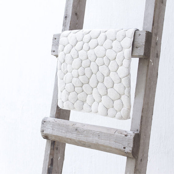 Yoshii Ottaipnu 'Pebble' Bath Mat - White