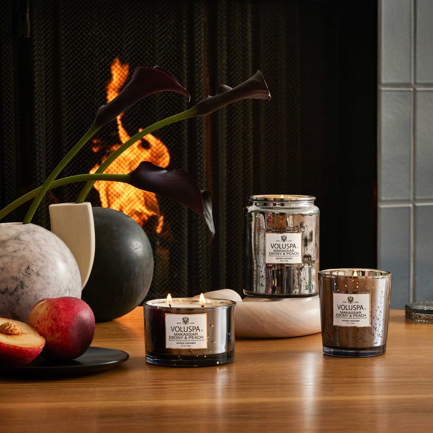 VOLUSPA Makassar Ebony & Peach 100hr Candle
