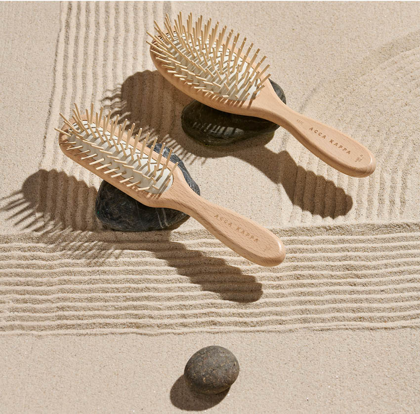 Acca Kappa Natura Oval Hair Brush with Wooden Pins