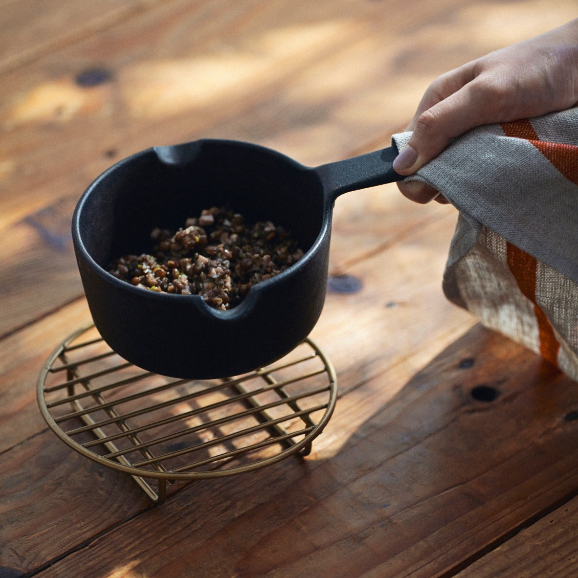 Fog Linen Work Brass Wire Stand: Round