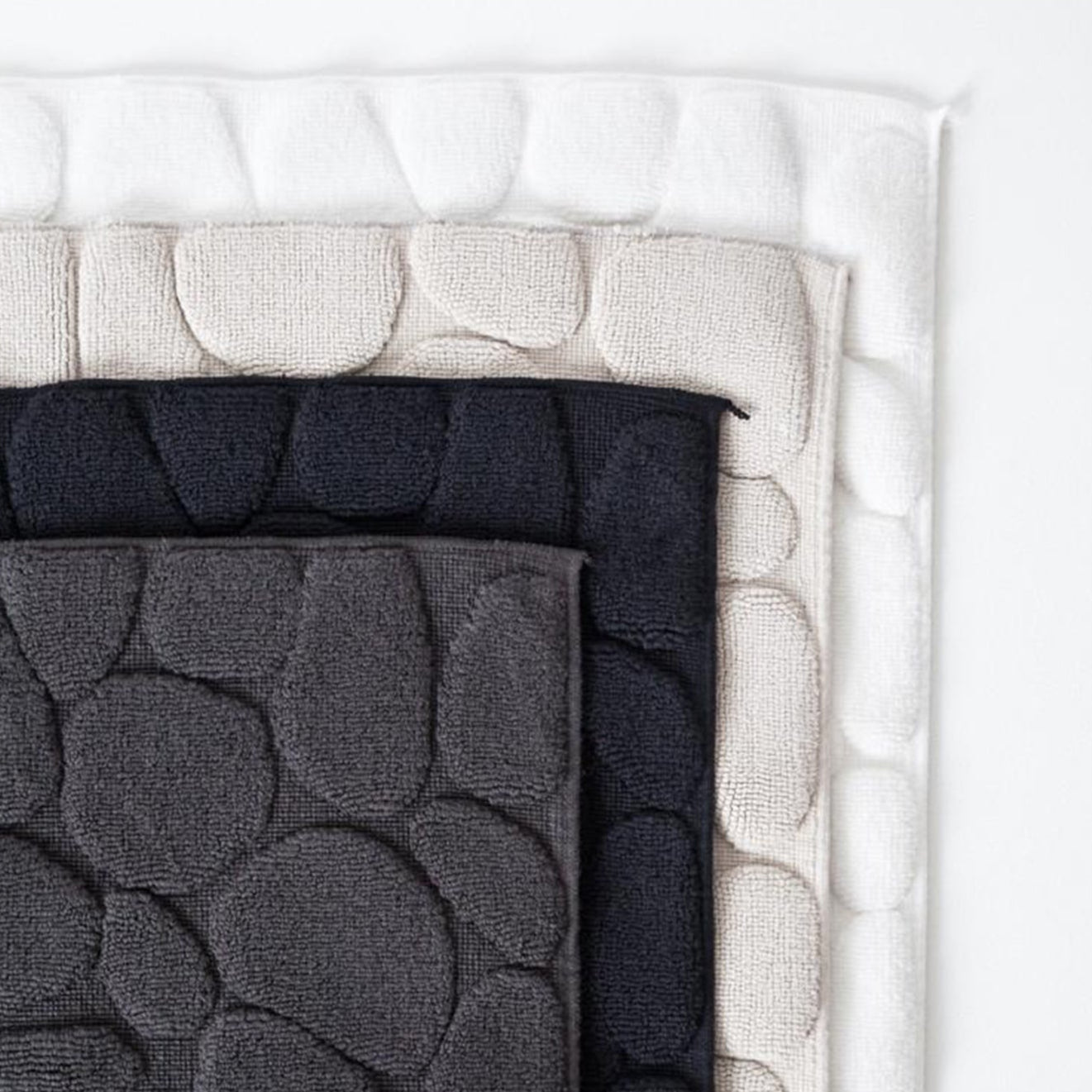 Yoshii Ottaipnu 'Pebble' Bath Mat - Black
